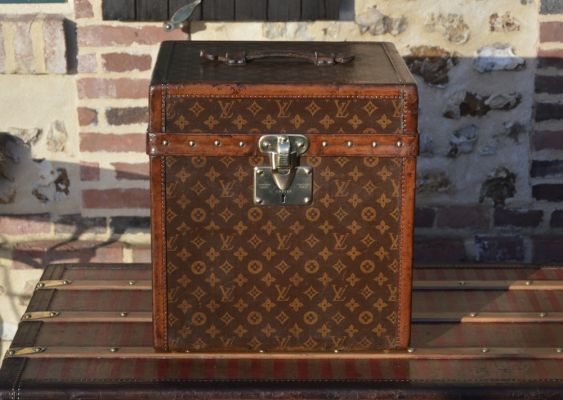 Louis Vuitton representative trunk c.1930 - Baggage Collection