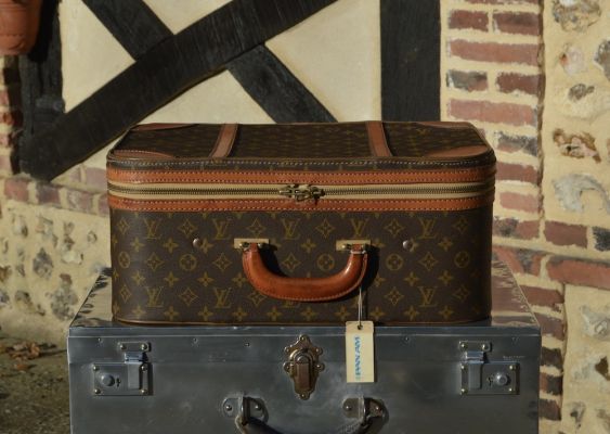 Antique Louis Vuitton damier trunk for sale - Bagage Collection