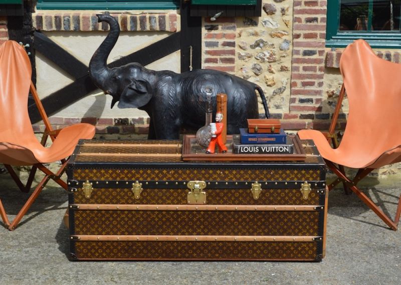 Louis Vuitton trunk and antique travel items - Bagage Collection