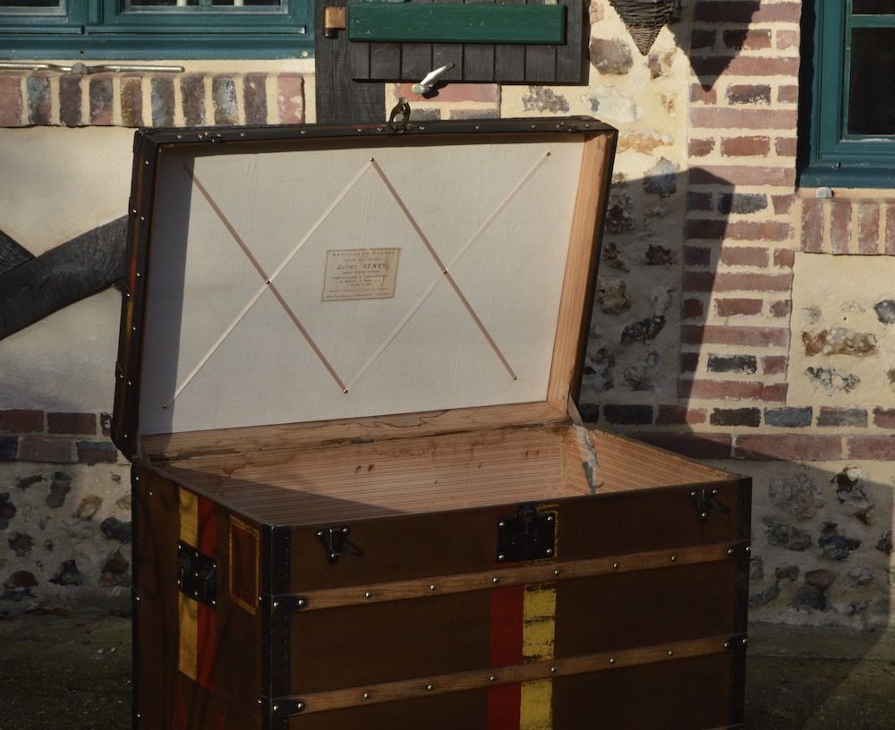 Malle / coffre de voyage années 1900 en bois et métal