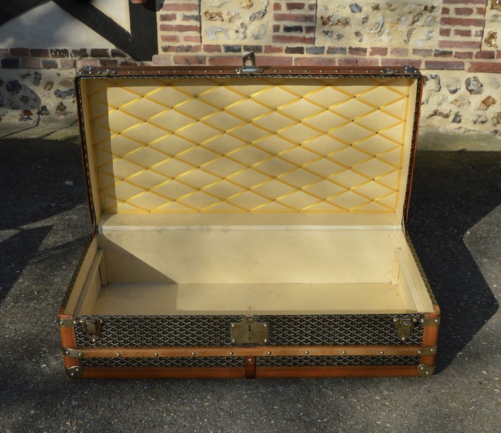 Trunk maker Goyard, Paris, France Stock Photo - Alamy