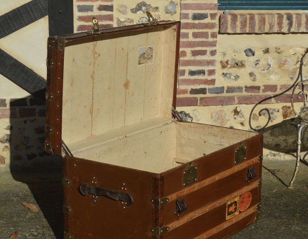 1 Valise - malle de voyage légère Moynat en osier dite malle …