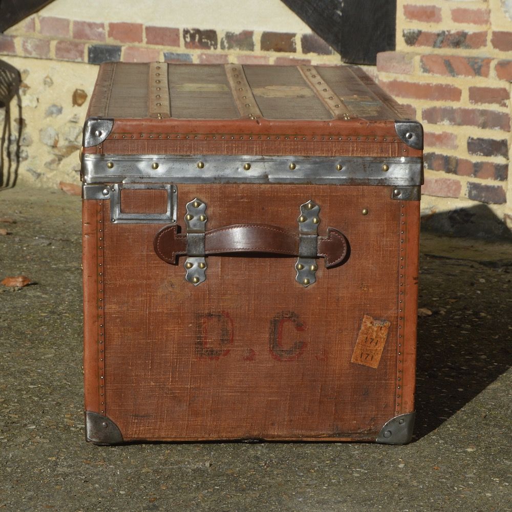 Coffee table Louis Vuitton trunk - Des Voyages - Recent Added