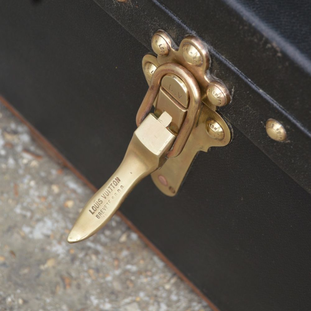 Sold at Auction: LOUIS VUITTON LOCK & KEY SET