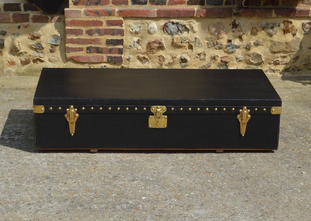 Louis Vuitton black car trunk 1906 - Bagage Collection