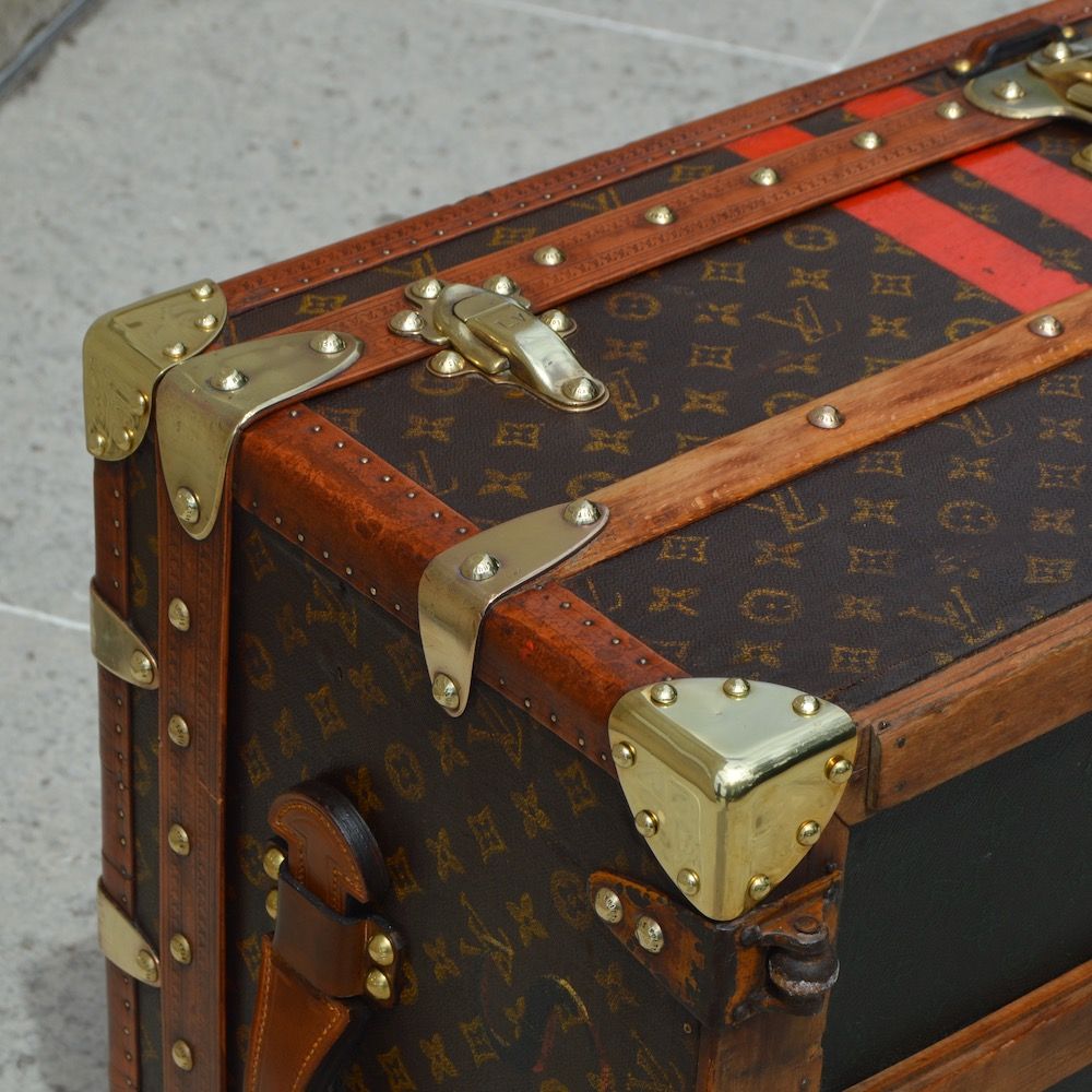 FULLY RESTORED ViNTAGE BROWN LEATHER LOUIS VUITTON SUITCASE TRUNK COFFEE  TABLE