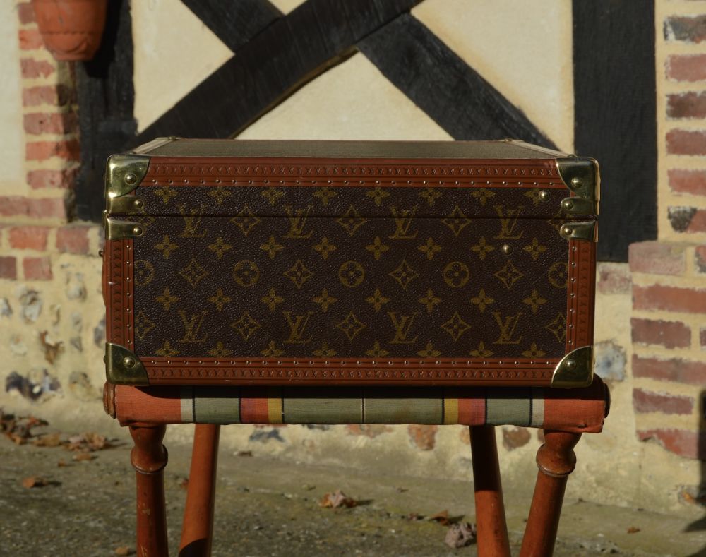 Sold at Auction: LOUIS VUITTON, KOFFER COTTEVILLE