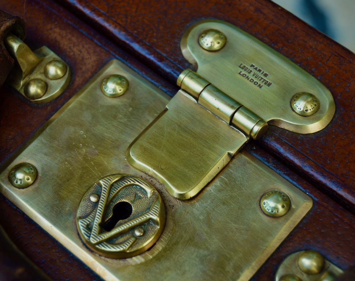 Louis Vuitton trunk the different locks - Baggage Collection