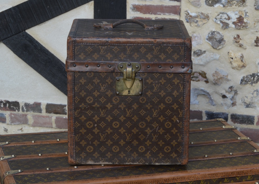 Before and after restoration of a Louis Vuitton trunk - Bagage