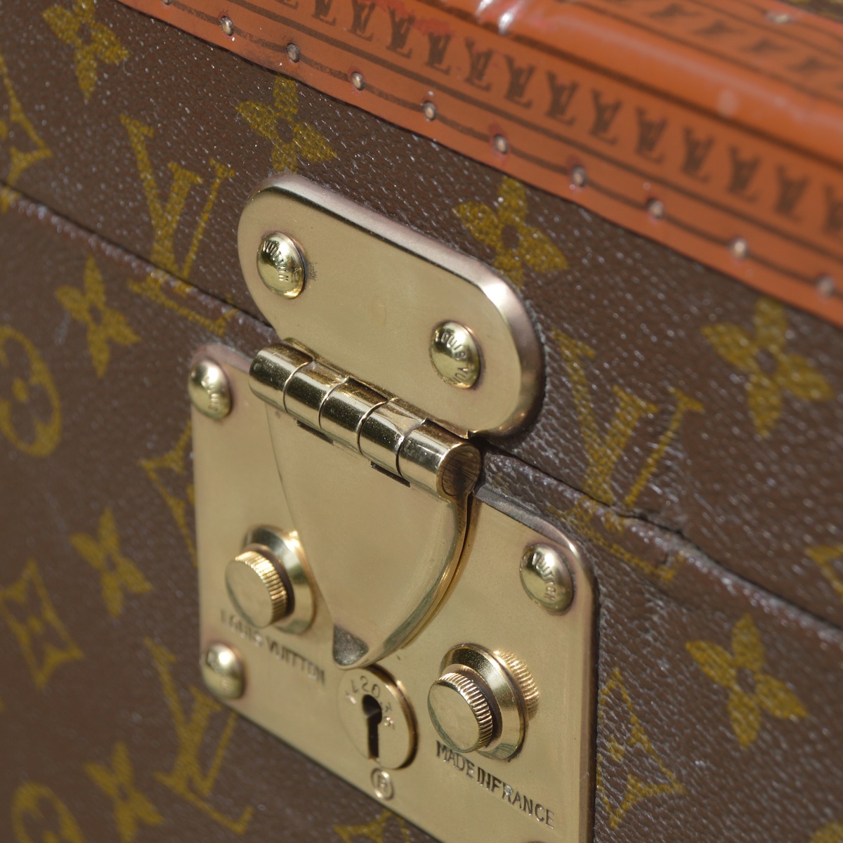 Louis Vuitton trunk the different locks - Baggage Collection