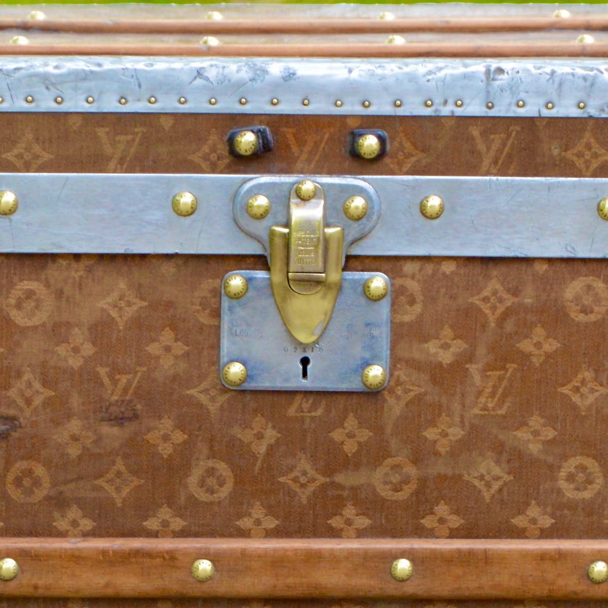 Louis Vuitton trunk - Unpickable lock with tumblers - Malle2luxe