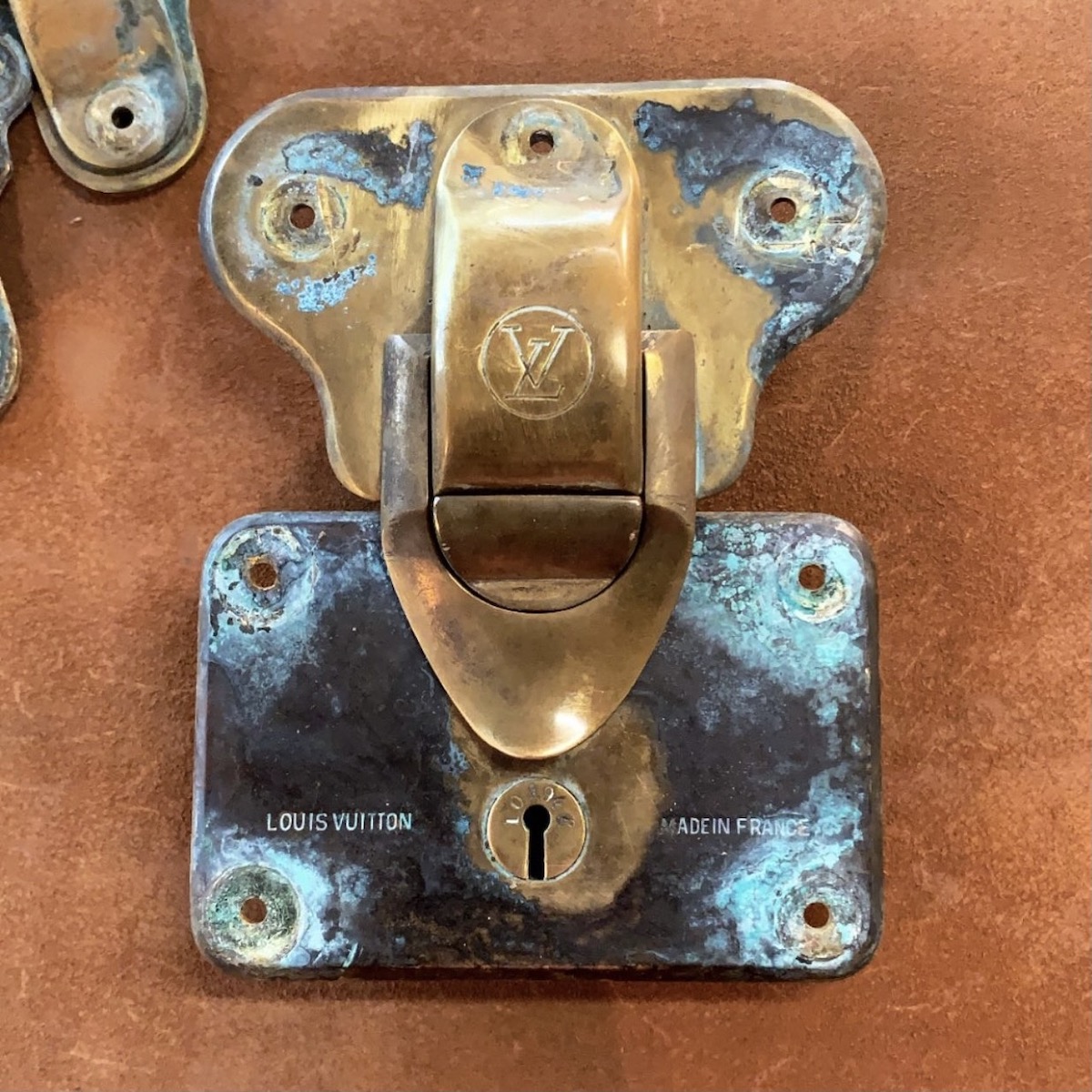 How to clean Louis Vuitton padlock/hardware 