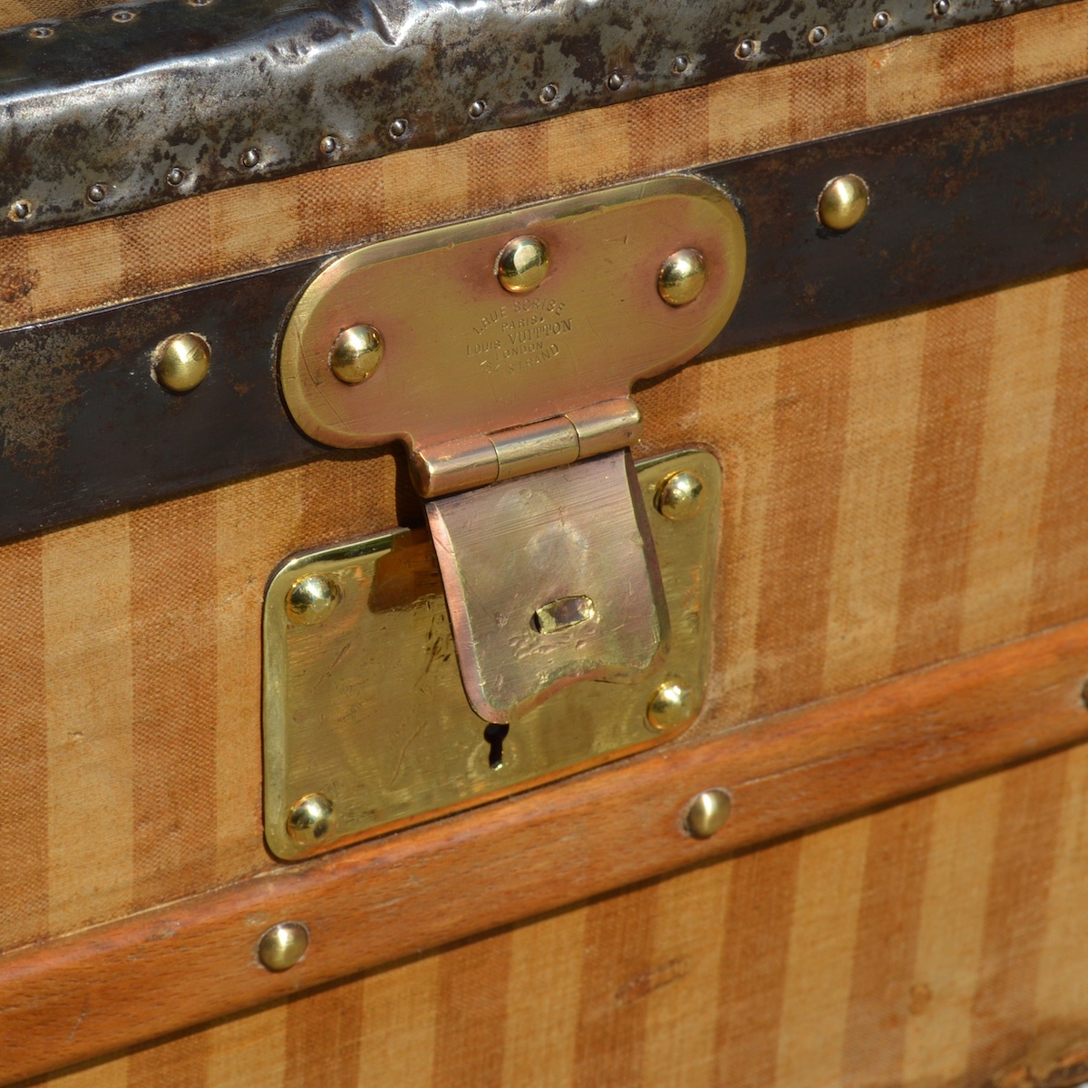 Louis Vuitton trunk - Unpickable lock with tumblers - Malle2luxe