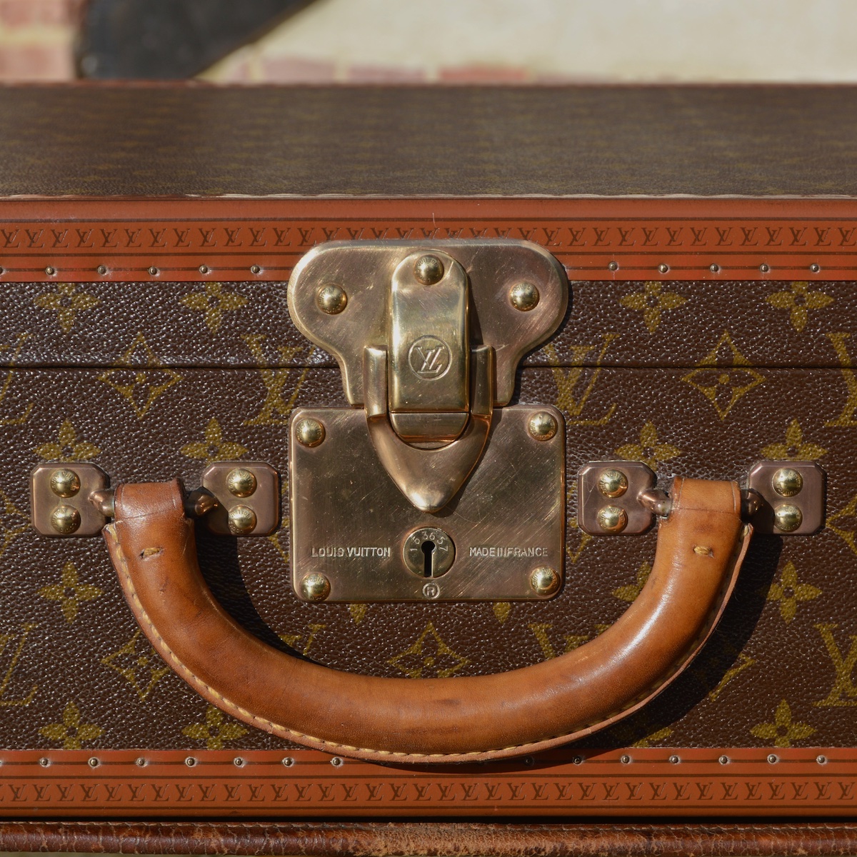 Louis Vuitton trunk the different locks - Baggage Collection