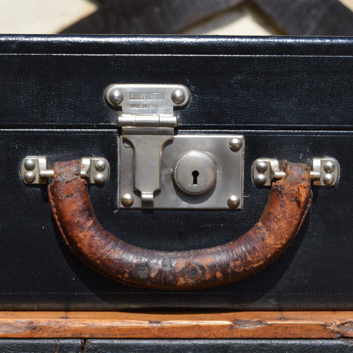 Louis Vuitton trunk - Unpickable lock with tumblers - Malle2luxe